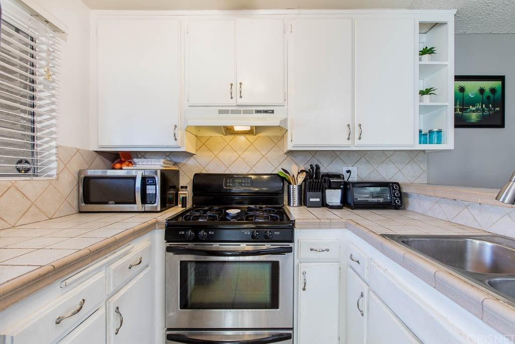 18530 Hatteras Street - Photo 1