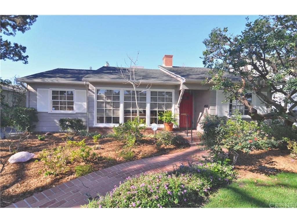 4513 Nagle Avenue - Photo 1