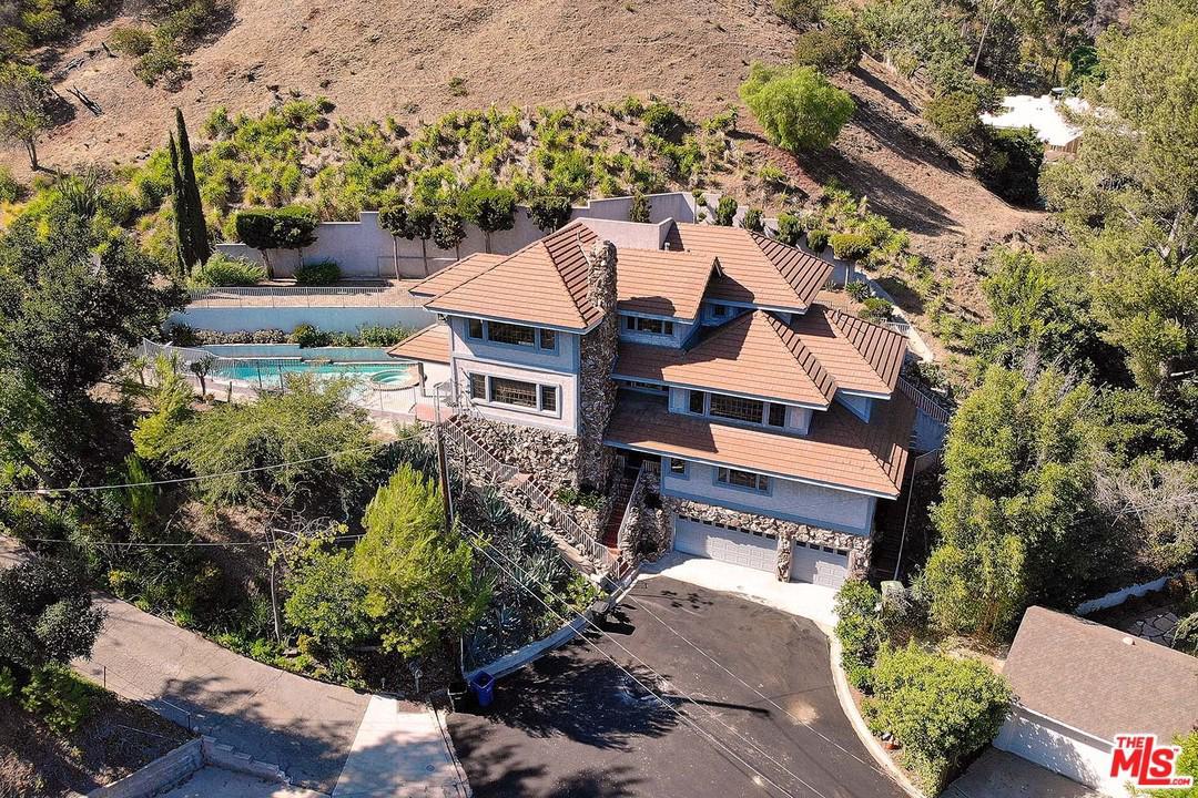 9819 Curwood Place - Photo 1