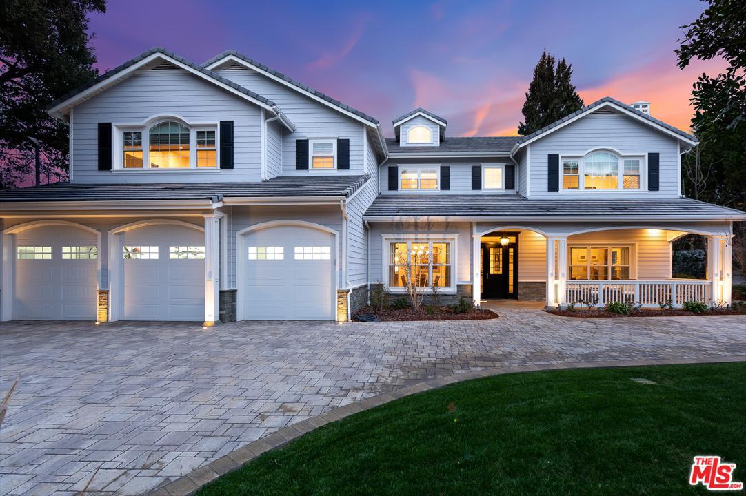 4504 Petit Avenue - Photo 1