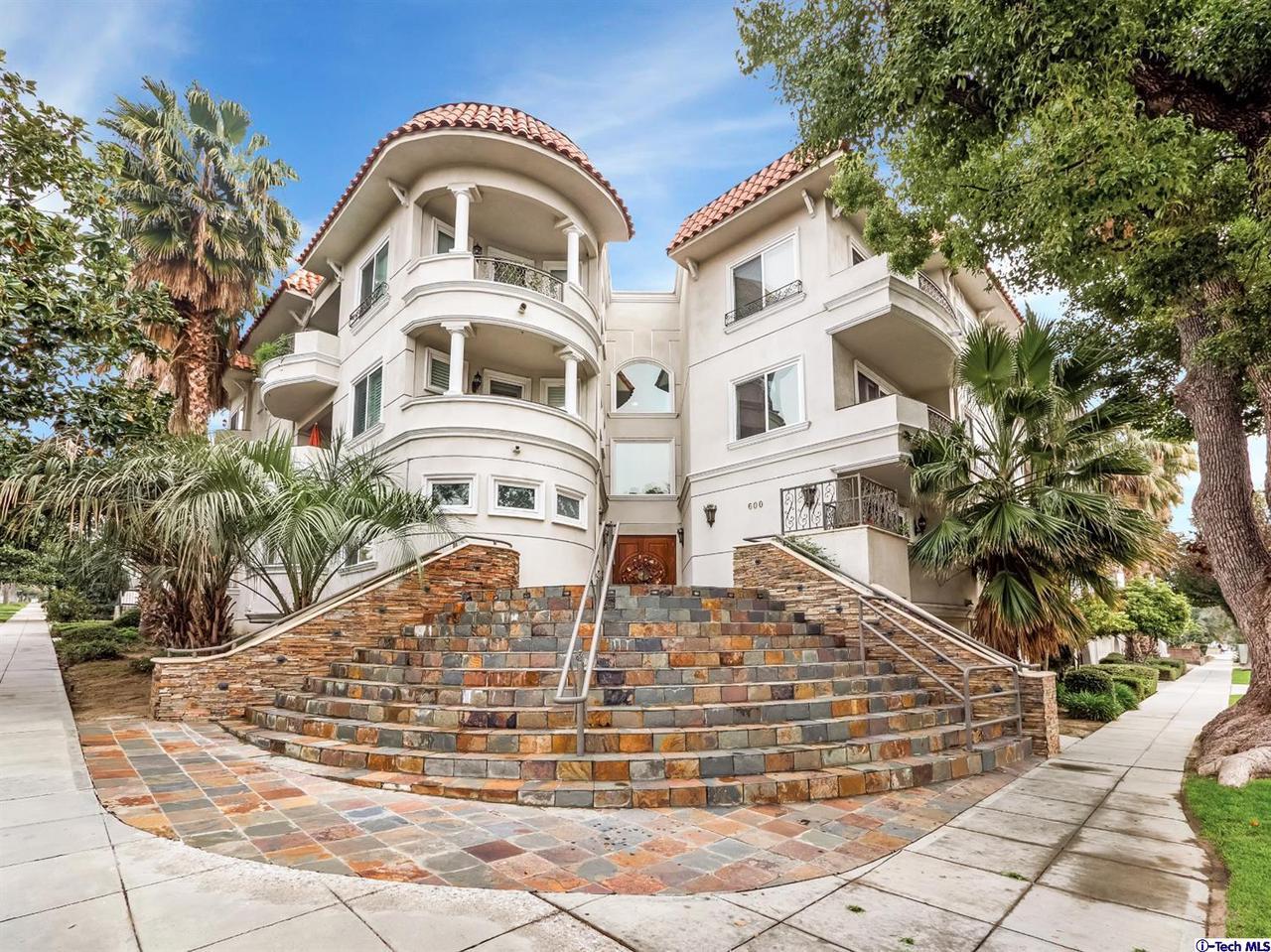 600 Magnolia Boulevard - Photo 1