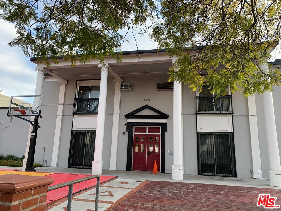 920 28TH Street - Photo 1