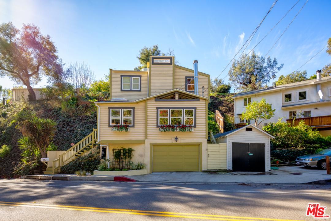 1523 Beverly Glen - Photo 1