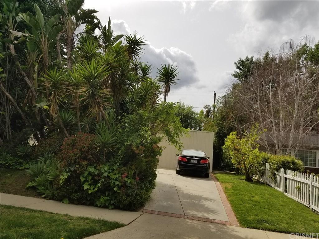 4907 Valjean Avenue - Photo 1