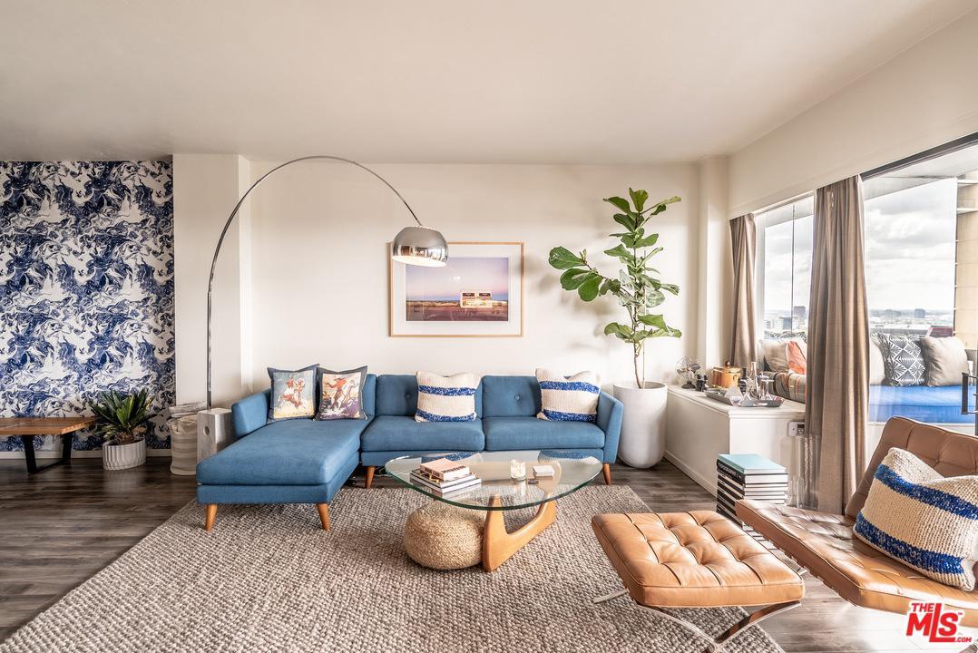 999 Doheny Drive - Photo 1