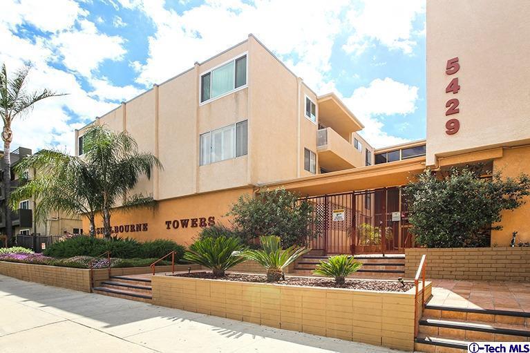 5429 Newcastle Avenue - Photo 1