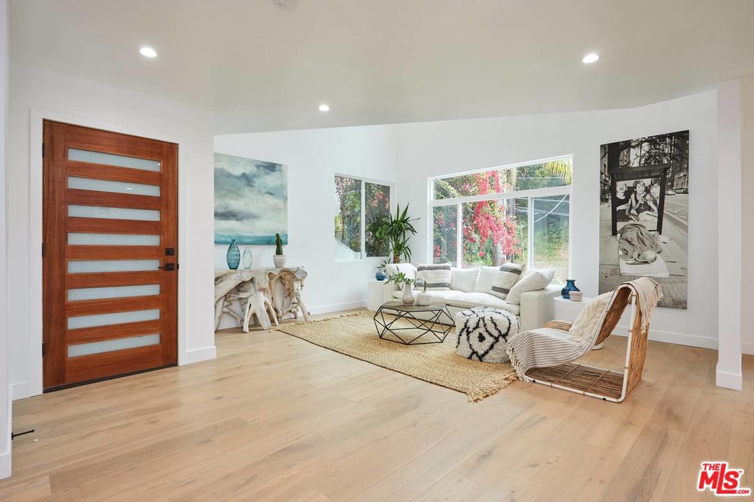 8726 Wonderland Avenue - Photo 1