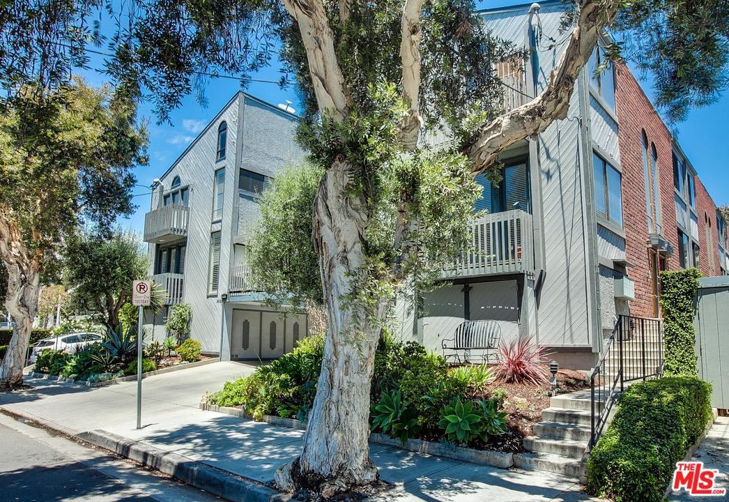 2613 6TH Street - Photo 1