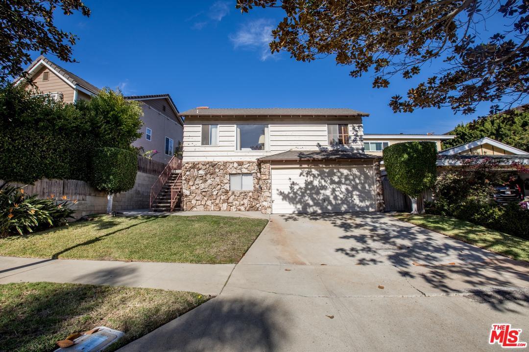 7841 83RD Street - Photo 1
