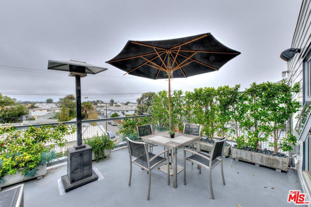 615 Hampton Drive - Photo 1