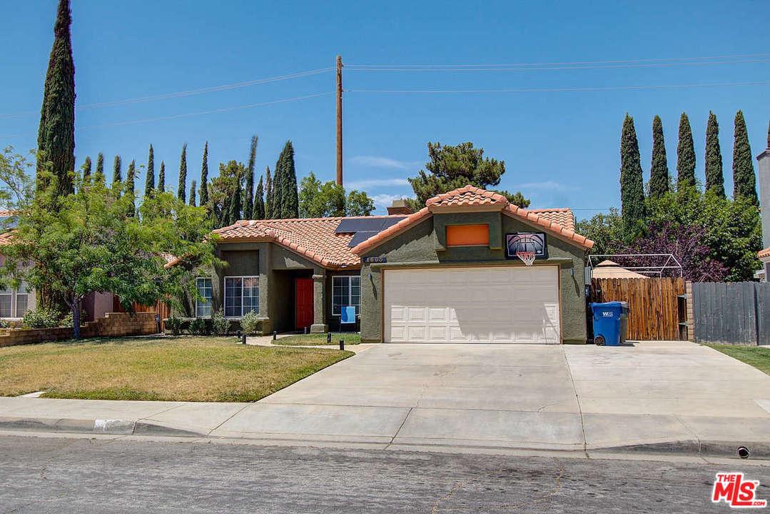 1603 Windsor Place - Photo 1