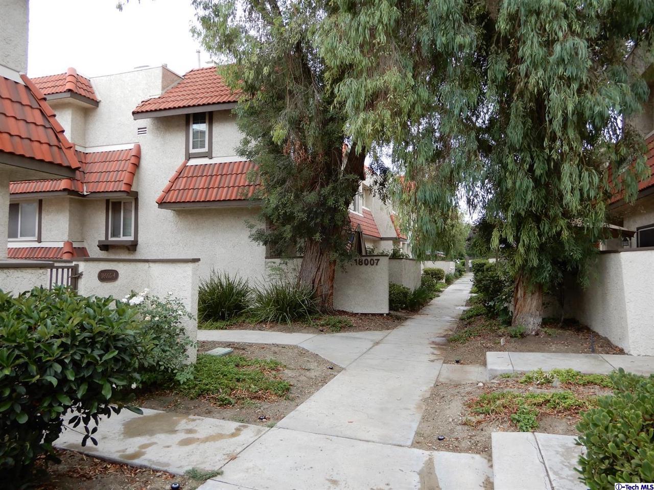 18007 River Circle - Photo 1