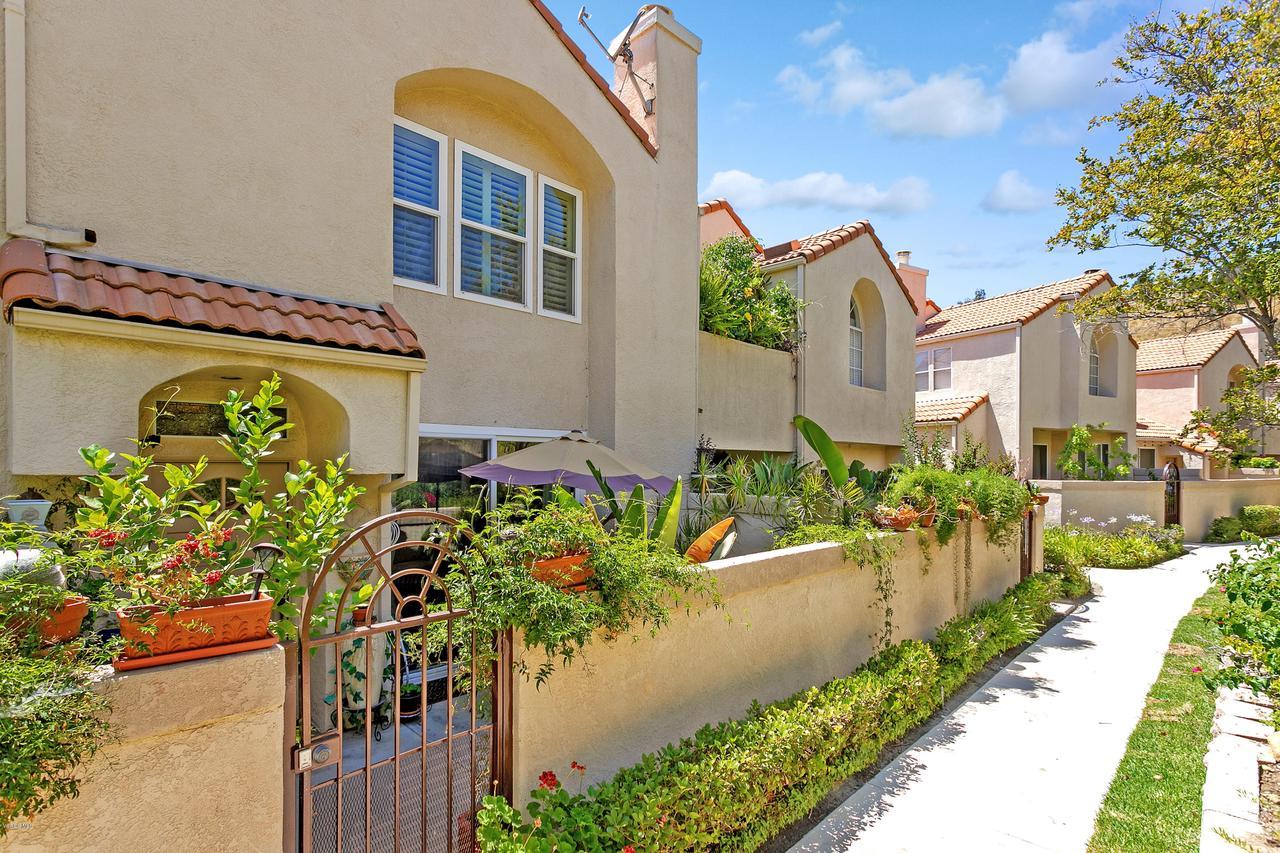 22307 Mission Circle - Photo 1