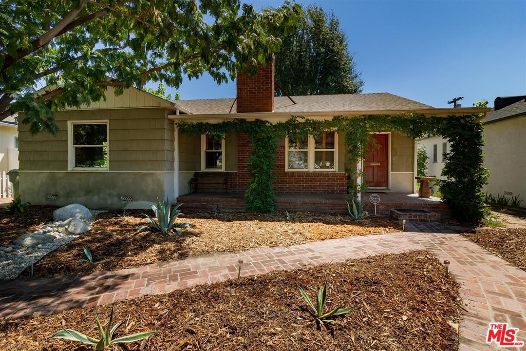 4724 Willowcrest Avenue - Photo 1