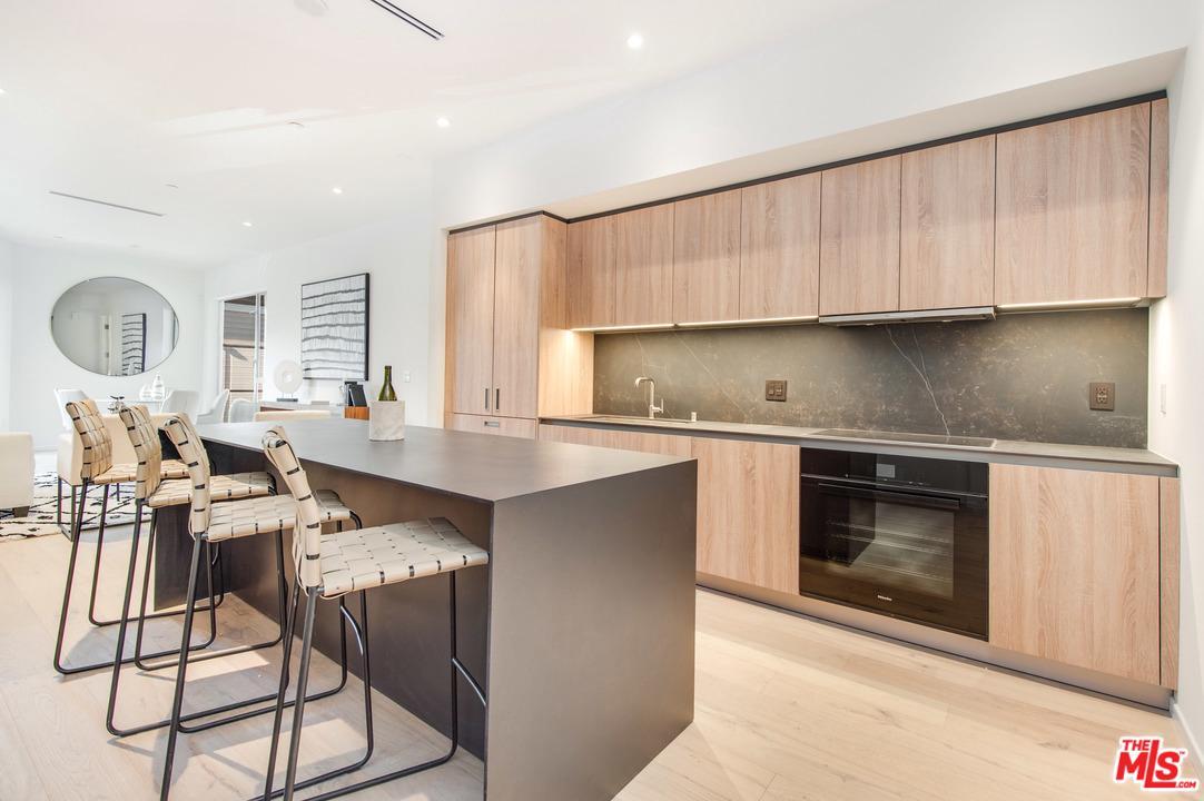 1030 Kings Road - Photo 1
