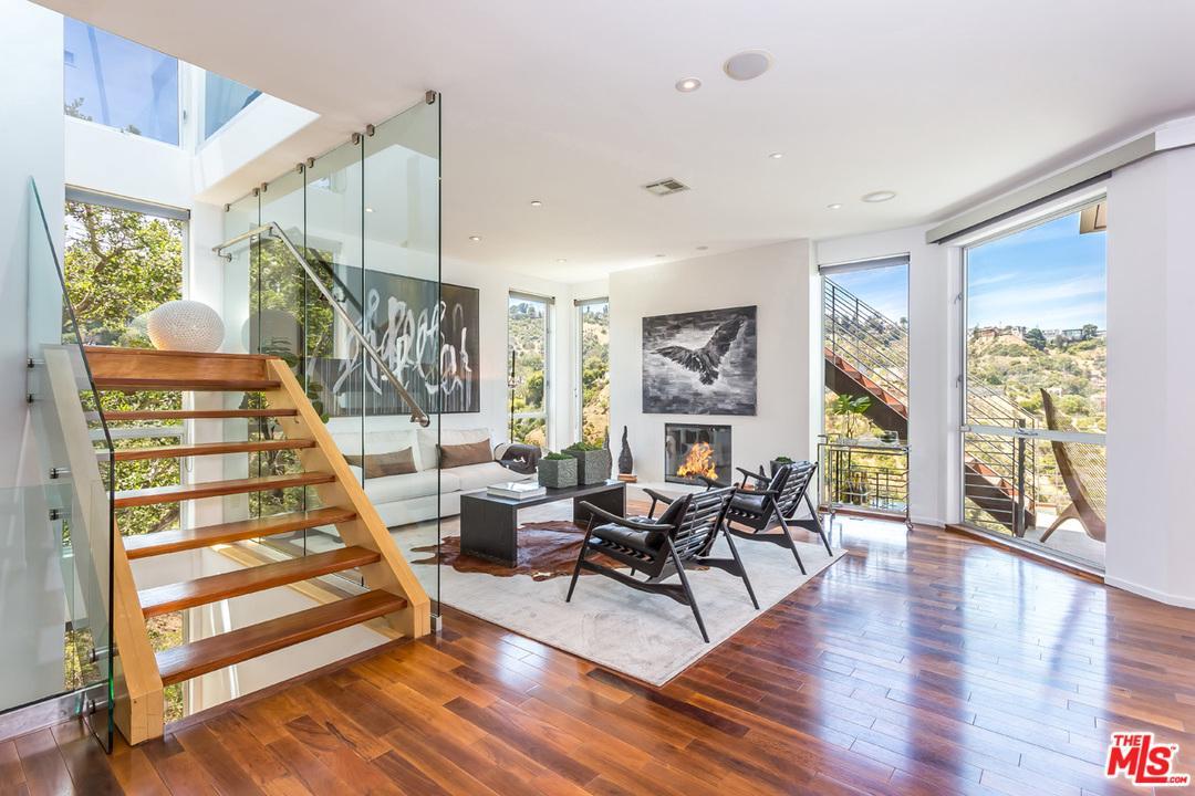 8401 Grand View Drive - Photo 1