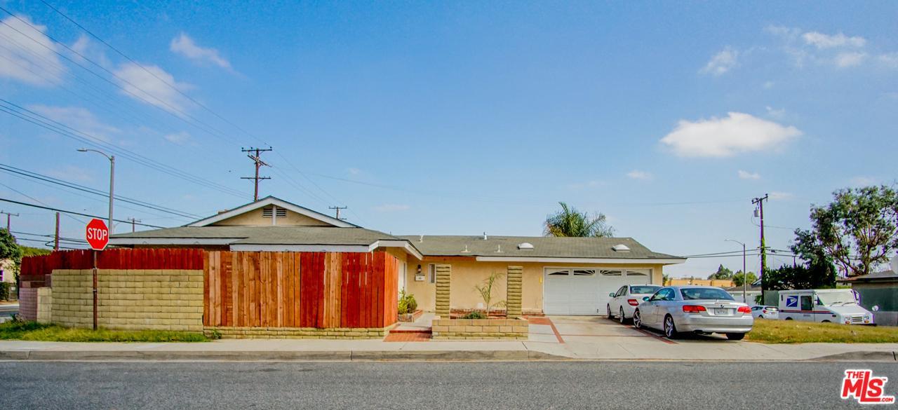 5429 Hackett Avenue - Photo 1