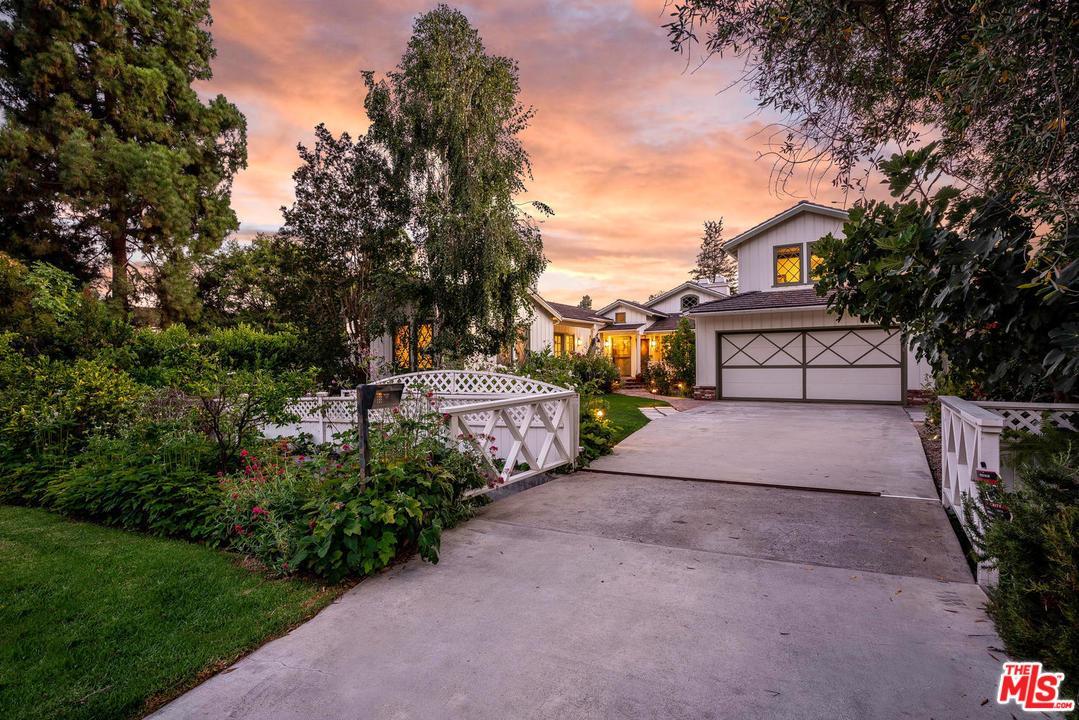 441 Kenter Avenue - Photo 1