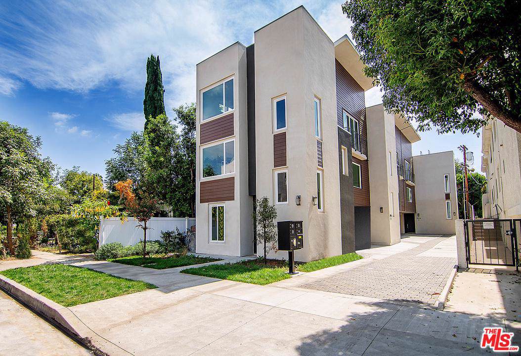 10916 Otsego Street - Photo 1