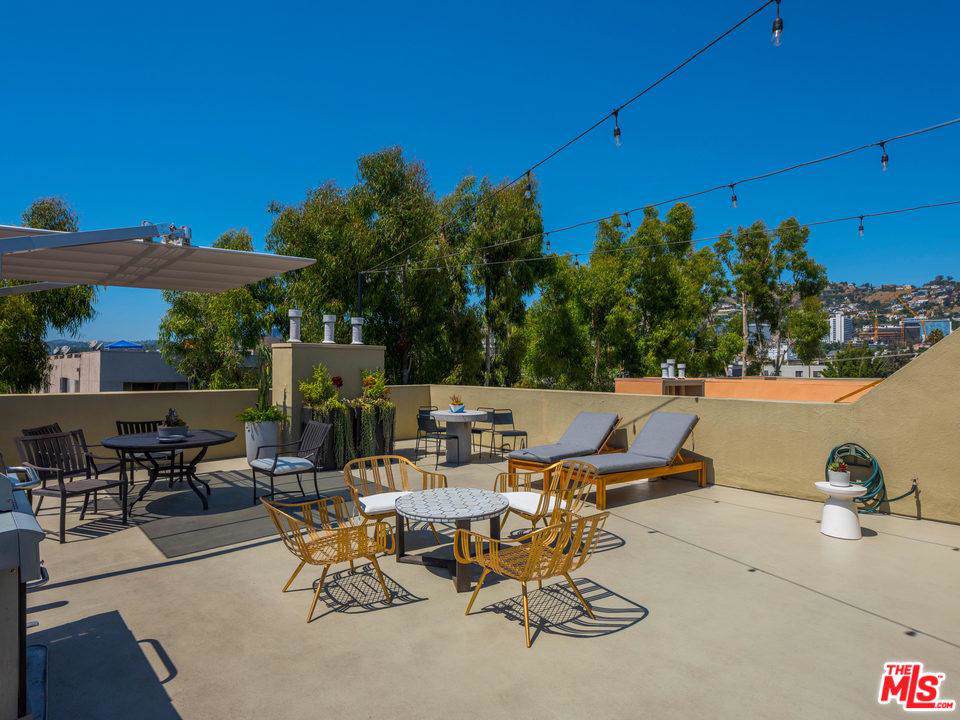 750 Kings Road - Photo 1