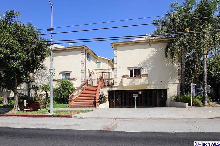 15053 Victory Boulevard - Photo 1