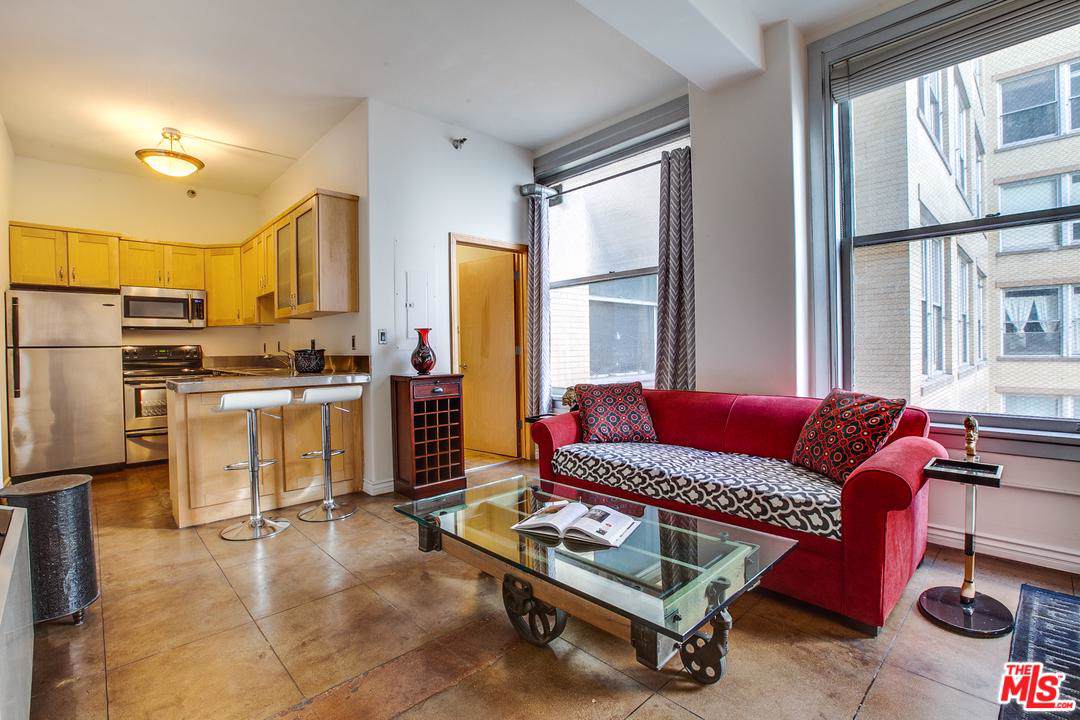 215 7TH Street - Photo 1