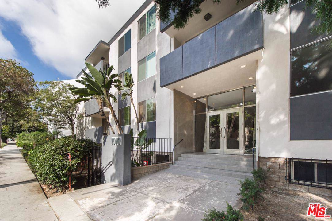 1010 Kings Road - Photo 1