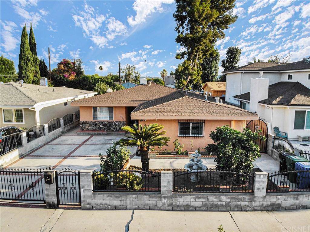 12522 Archwood Street - Photo 1