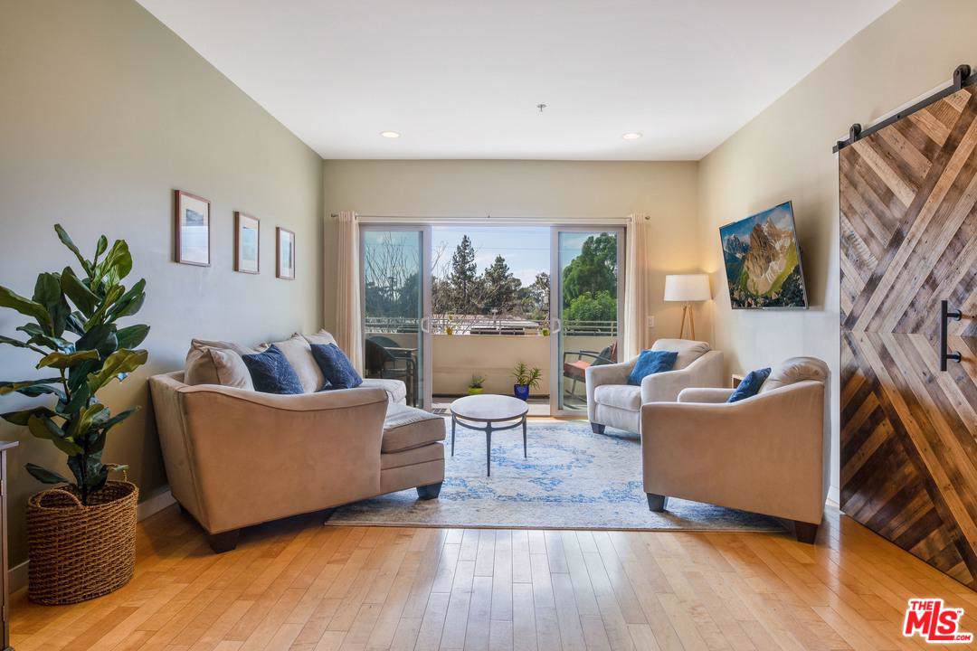 5016 Bakman Avenue - Photo 1