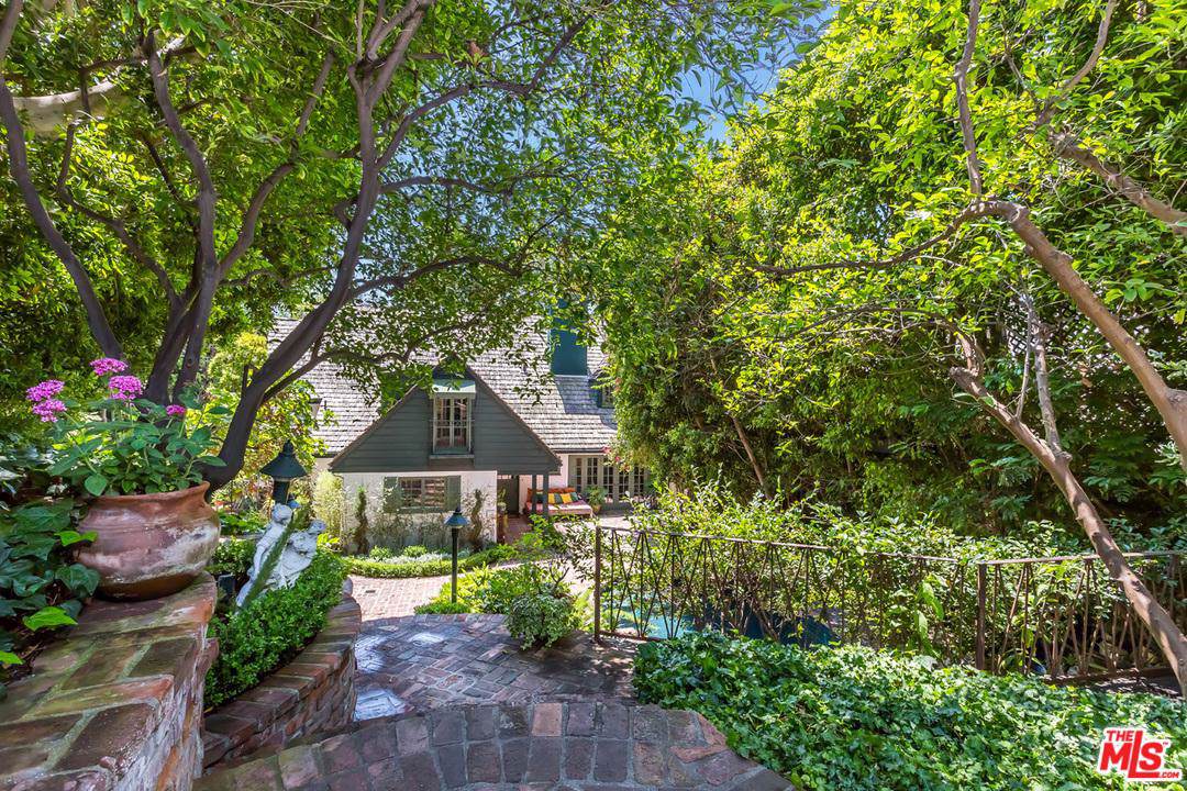 9092 St Ives Drive - Photo 1