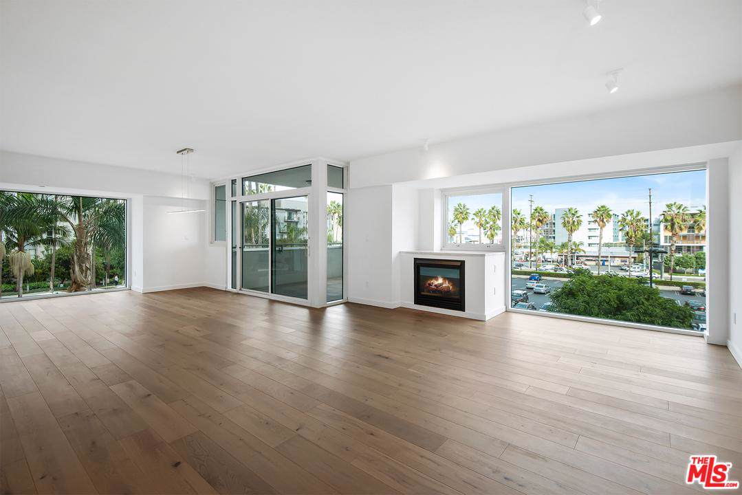 13600 Marina Pointe Drive - Photo 1