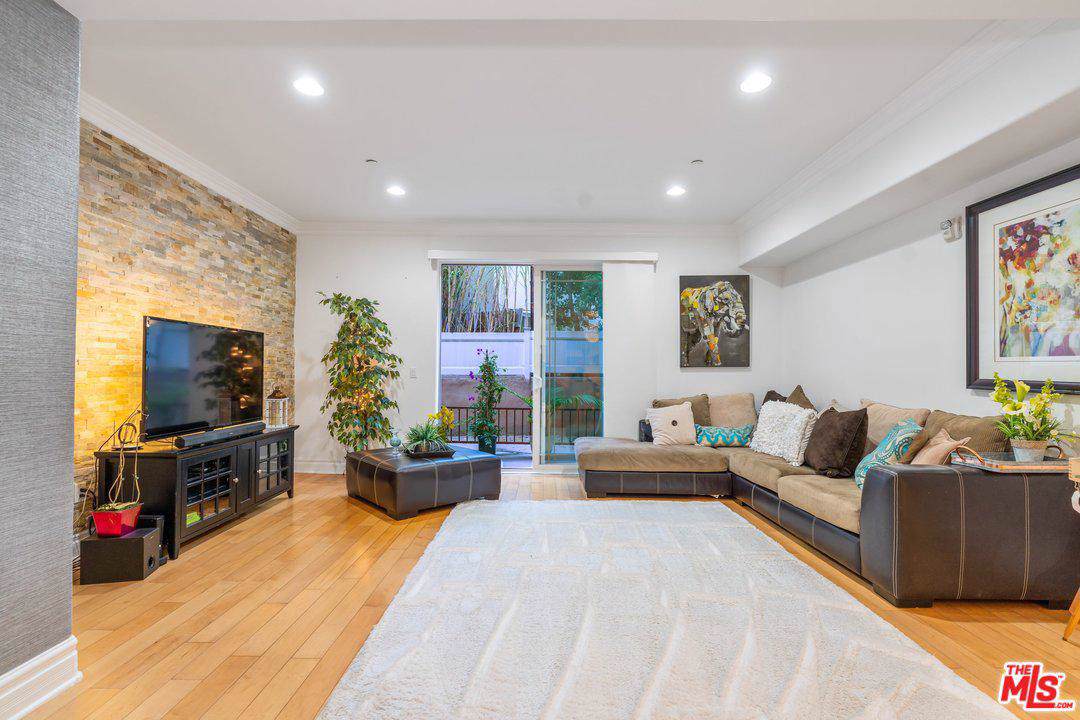 4110 La Crescenta Avenue - Photo 1