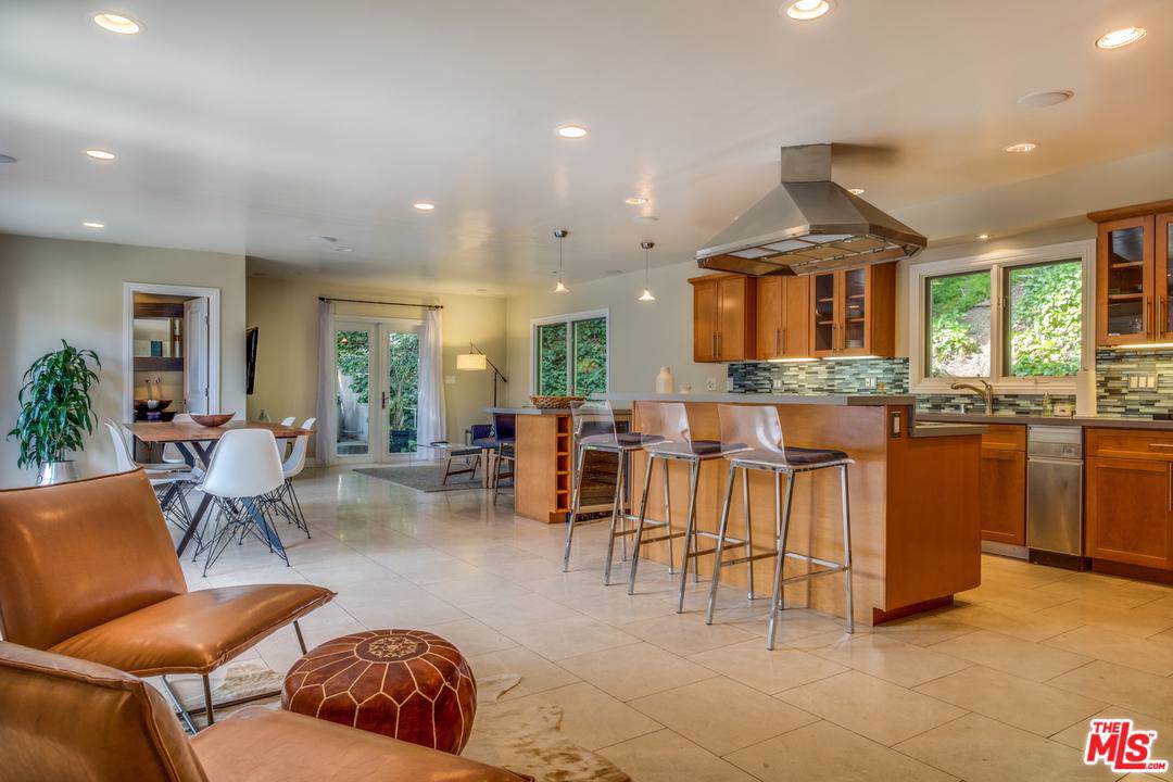560 Kenter Avenue - Photo 1
