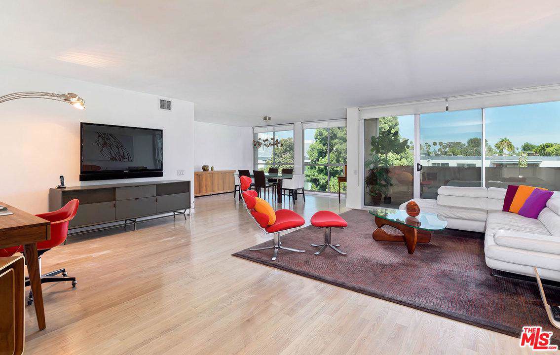 1015 Kings Road - Photo 1