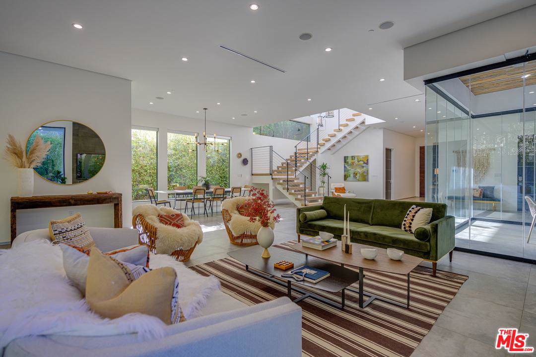 622 Edinburgh Avenue - Photo 1