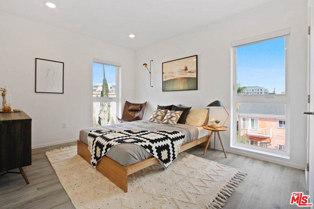 400 Catalina St - Photo 1