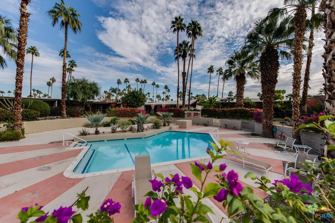 207 Twin Palms Drive - Photo 1