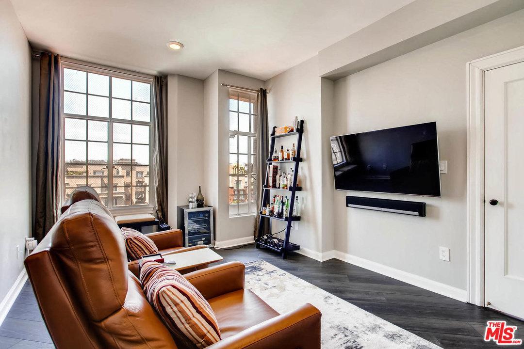 702 Ash Street - Photo 1