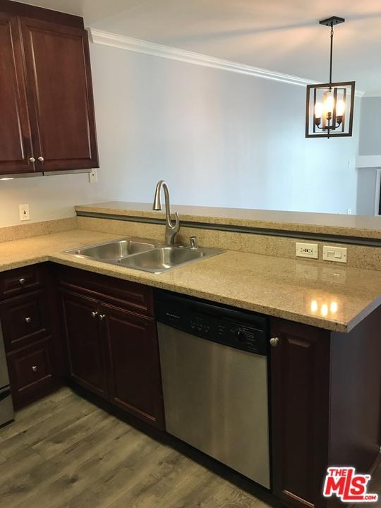 5510 Owensmouth Avenue - Photo 1