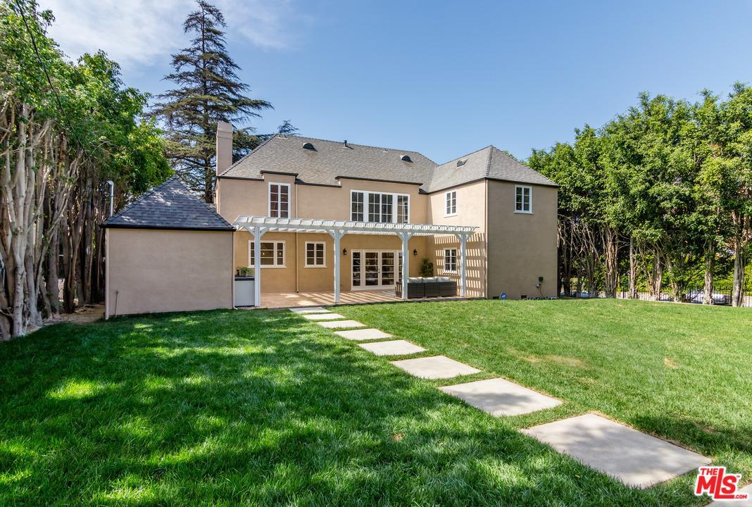 800 Windsor - Photo 1