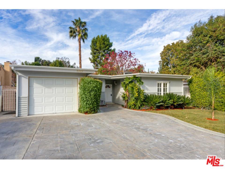 5049 Serrania Avenue - Photo 1