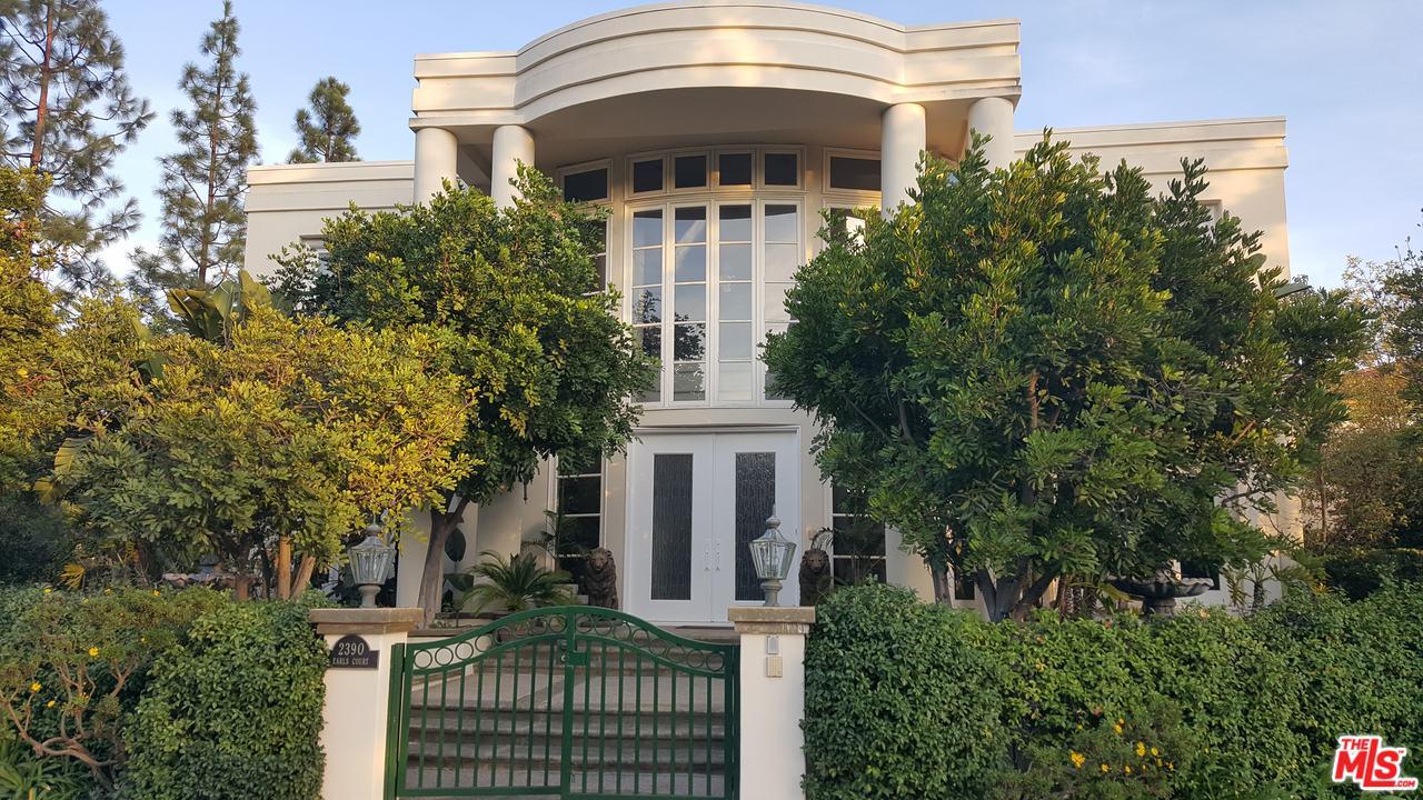 2390 Earls Court - Photo 1