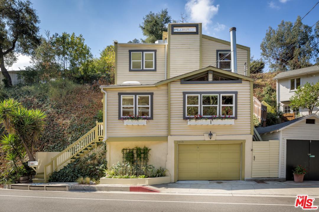 1523 Beverly Glen - Photo 1