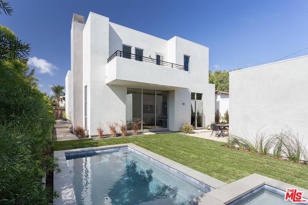 2102 Pier Avenue - Photo 1