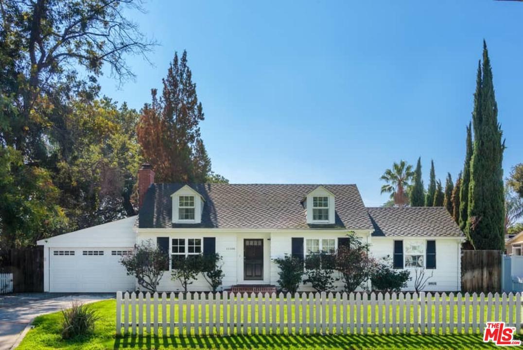 12208 Emelita Street - Photo 1