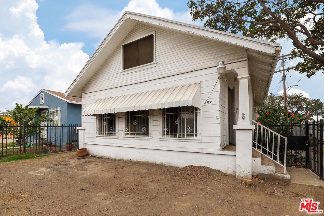 8924 Towne Avenue - Photo 1
