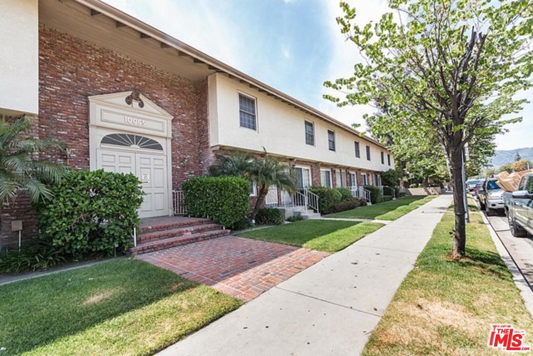 10065 De Soto Avenue - Photo 1