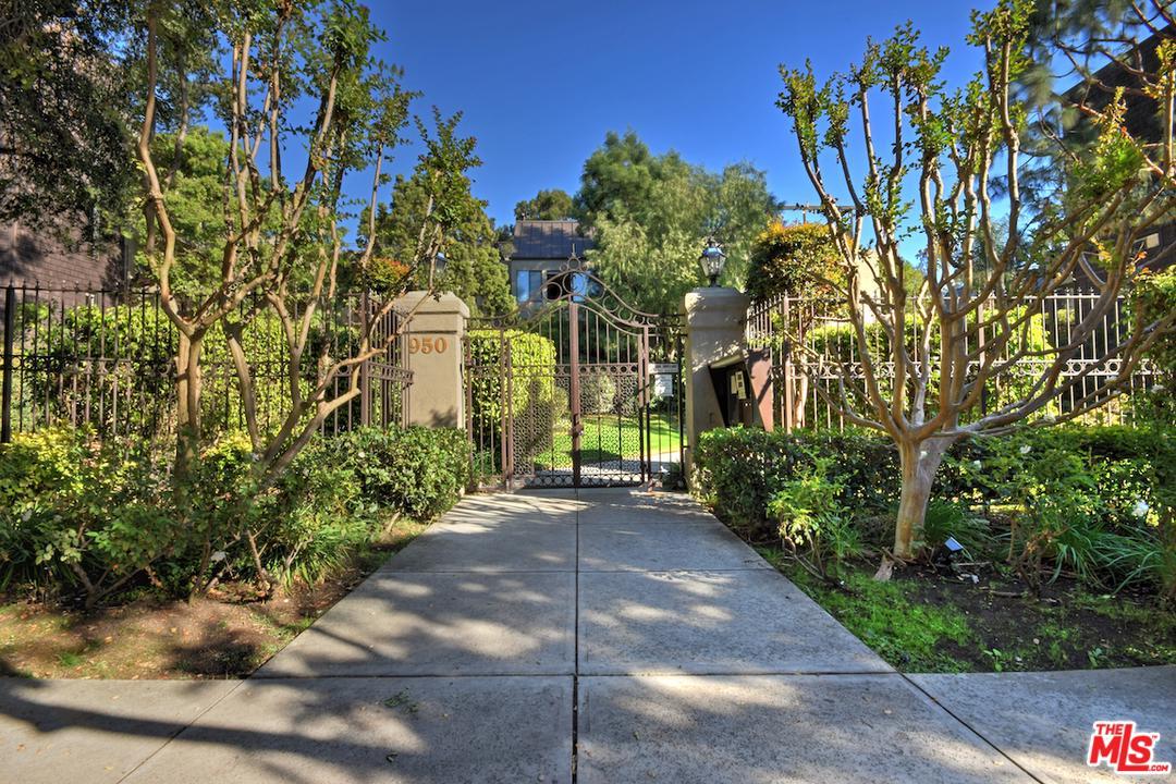 950 Kings Road - Photo 1