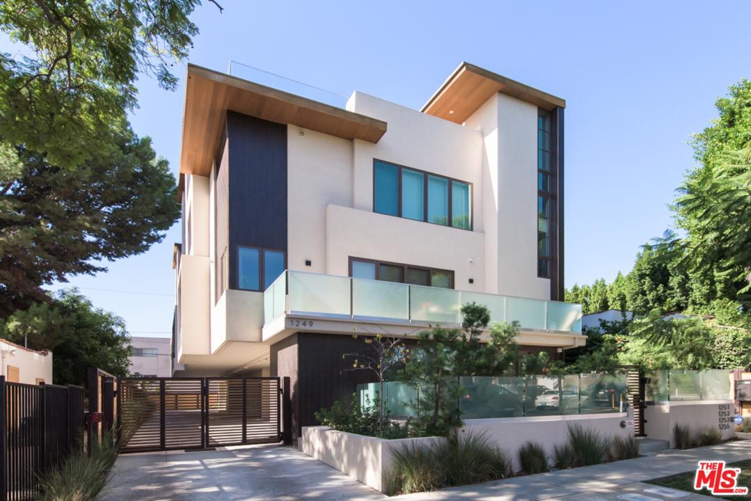 1251 Formosa - Photo 1