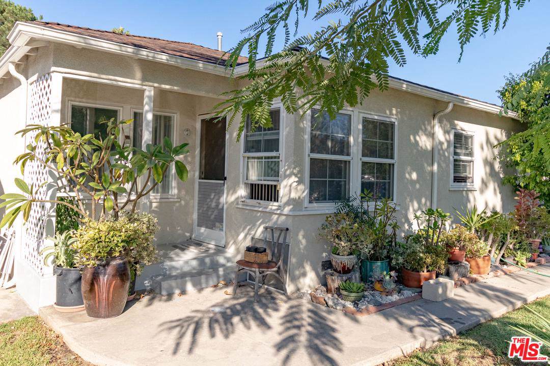 2045 Screenland Drive - Photo 1